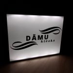 Gaismas kastes ar LED apgaismojumu