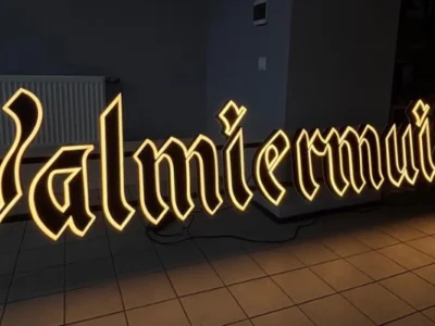 Gaismas reklāma: kā izvēlēties efektīvāko risinājumu savam uzņēmumam?